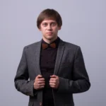 Pan Paweł Pasich na szarym tle